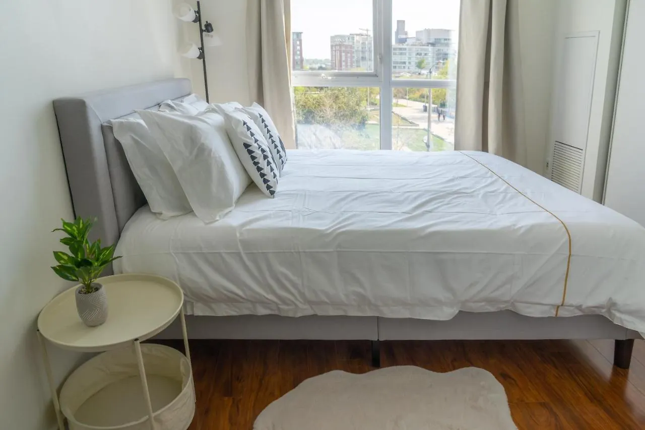 アパート Large 2 Bedrooms Besides Cn Tower トロント カナダ